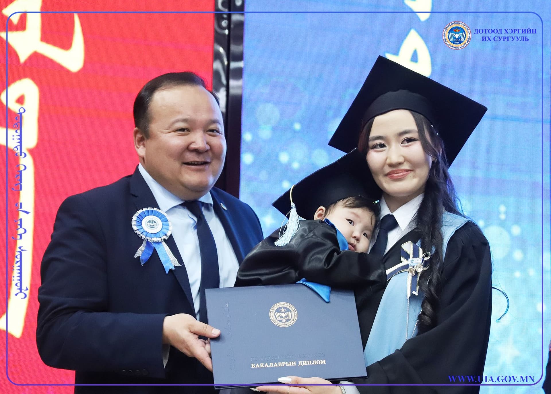 ХУУЛЬ ЗҮЙН СУРГУУЛИЙН ТӨГСӨГЧИД БАКАЛАВРЫН ДИПЛОМ, ЭНГЭРИЙН ТЭМДГЭЭ ГАРДАН АВЛАА
