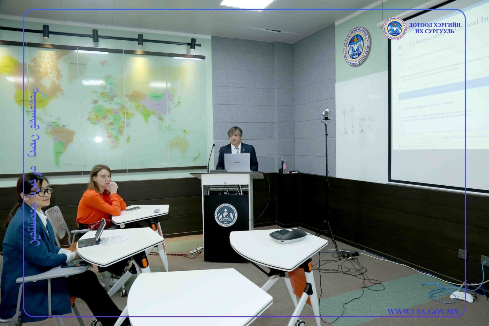 БНФУ-ЫН АЗИ СУДЛАЛЫН ТӨВИЙН ЕРӨНХИЙЛӨГЧ АРНО ЛЕВӨ ИЛТГЭЛ ТАВЬЖ, СУДЛААЧИДТАЙ САНАЛ БОДЛОО СОЛИЛЦЛОО